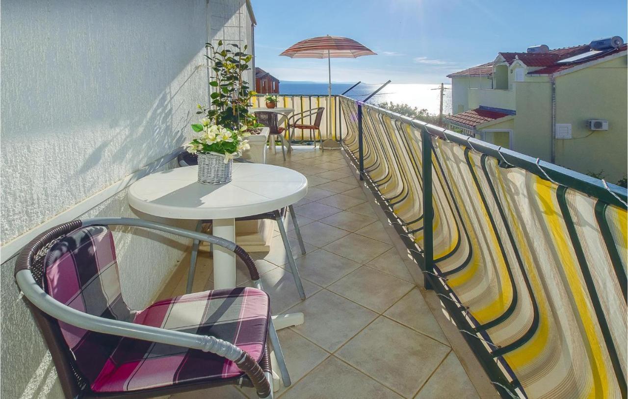 Lovely Apartment In Omis With Kitchenette Exterior foto