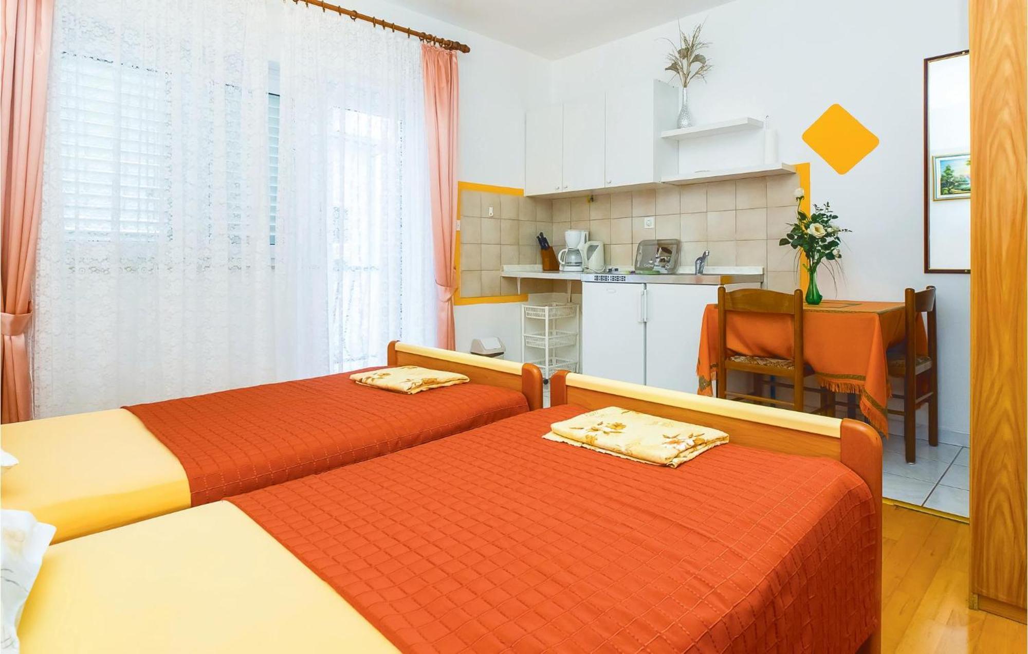 Lovely Apartment In Omis With Kitchenette Exterior foto